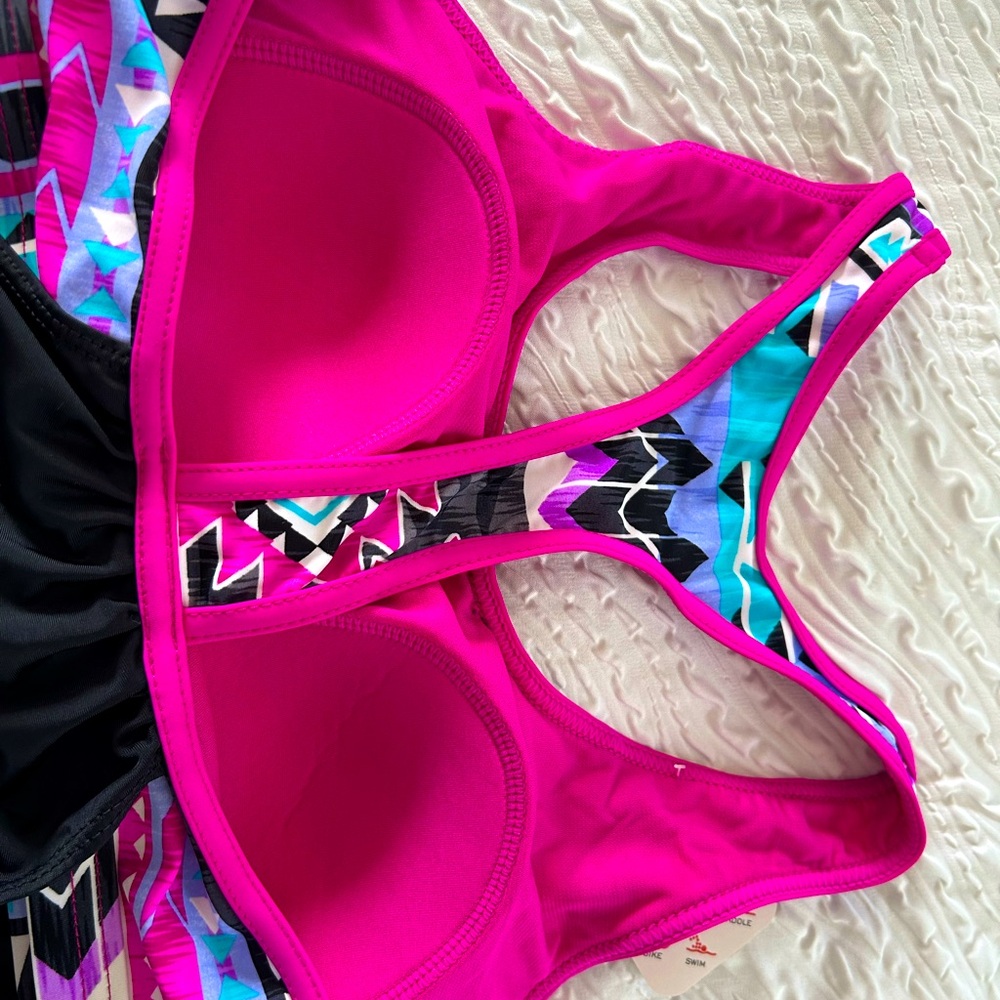 NWT - ZEROXPOSUR SWIM TANK SIZE 10 BLACK/PINK